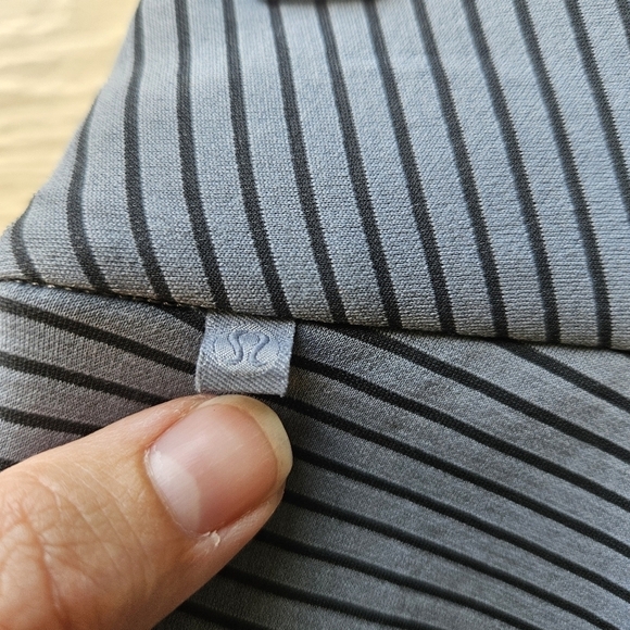 Lululemon Shaped Short in Sterling size 4 gray and black stripes ponte knit - Picture 3 of 11